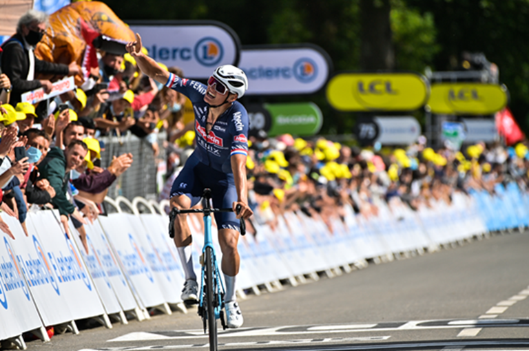 Finishphoto of Mathieu van der Poel winning Tour de France Stage 2.