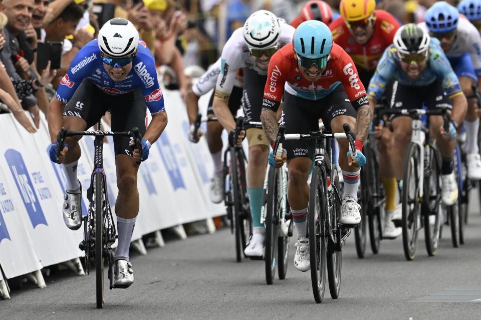 Finishphoto of Jasper Philipsen winning Tour de France Stage 4.