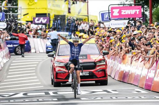 Finishphoto of Yara Kastelijn winning Tour de France Femmes avec Zwift Stage 4.