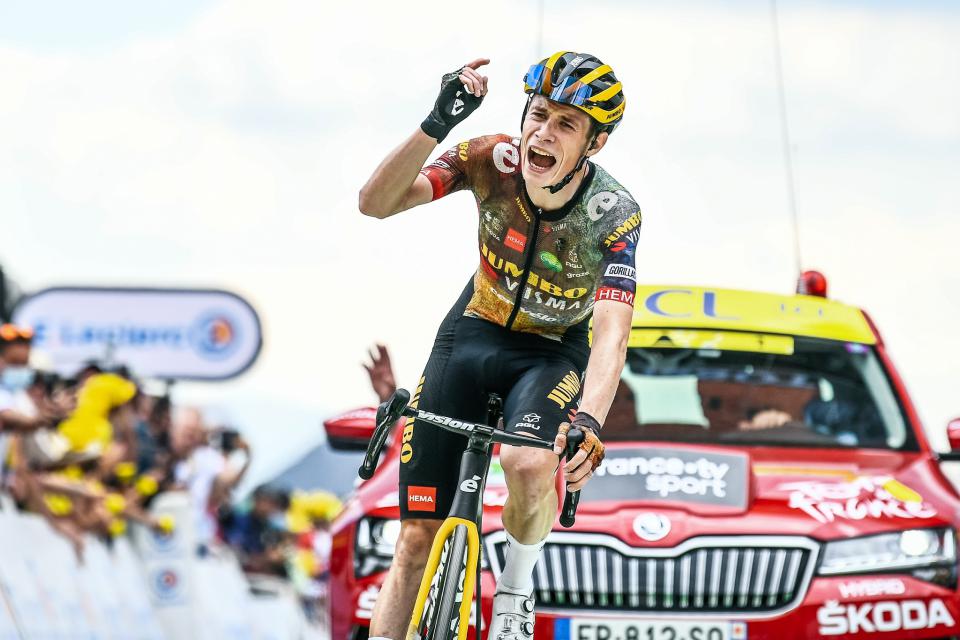 Finishphoto of Jonas Vingegaard winning Tour de France Stage 11.