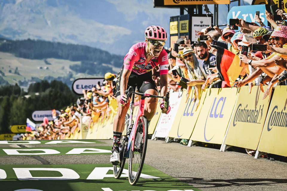 Finishphoto of Magnus Cort winning Tour de France Stage 10.