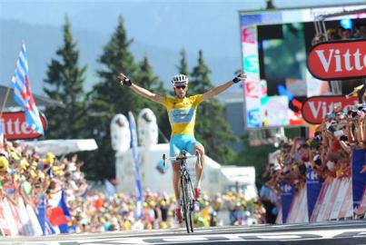 Finishphoto of Vincenzo Nibali winning Tour de France Stage 13.
