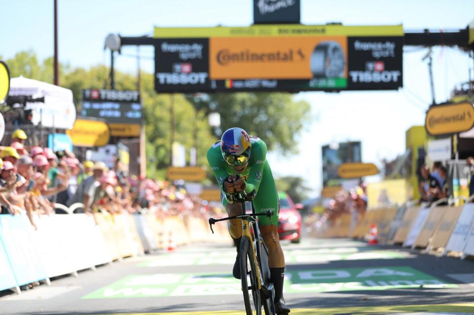 Finishphoto of Wout van Aert winning Tour de France Stage 20 (ITT).