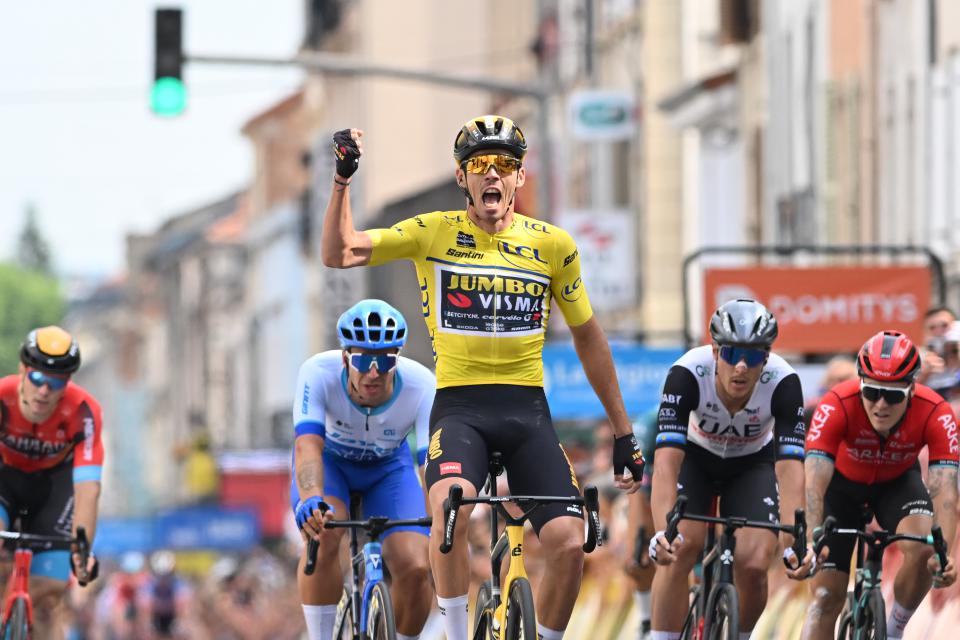 Finishphoto of Christophe Laporte winning Critérium du Dauphiné Stage 3.