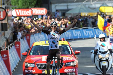 Finishphoto of Romain Bardet winning Tour de France Stage 18.