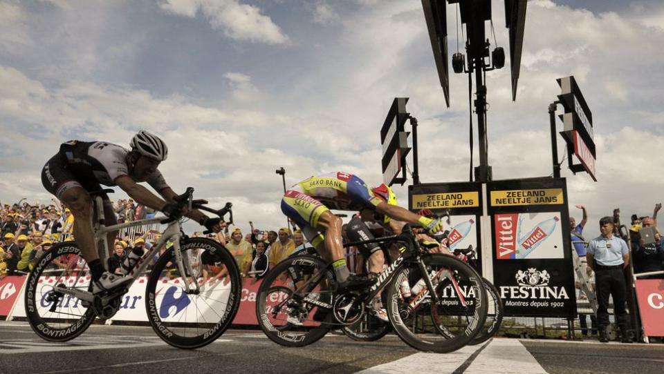 Finishphoto of André Greipel winning Tour de France Stage 2.