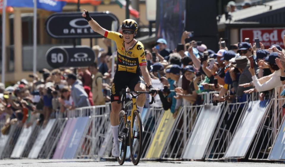 Finishphoto of Rohan Dennis winning Santos Tour Down Under Stage 2.