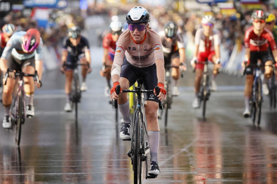 Finishphoto of Annemiek van Vleuten winning World Championships WE - Road Race .