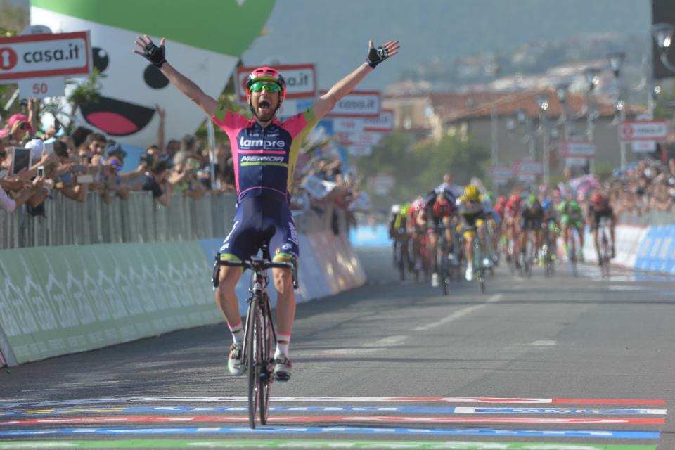 Finishphoto of Diego Ulissi winning Giro d'Italia Stage 4.