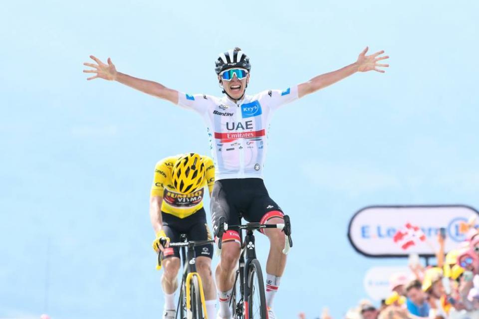 Finishphoto of Tadej Pogačar winning Tour de France Stage 17.