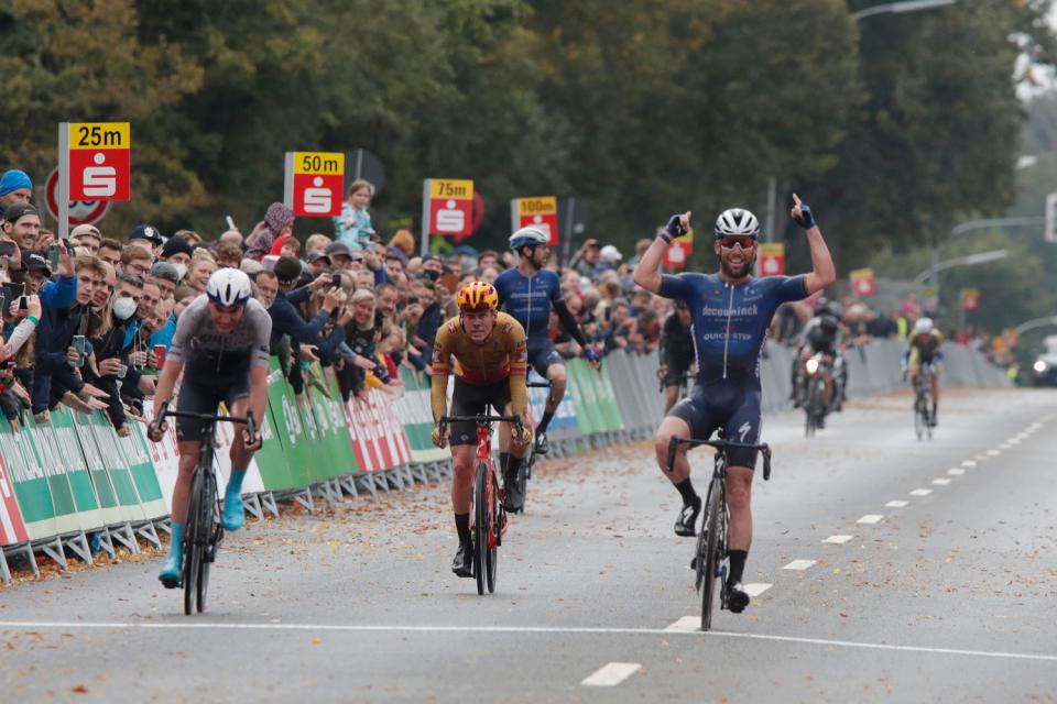 Finishphoto of Mark Cavendish winning Sparkassen Münsterland Giro .
