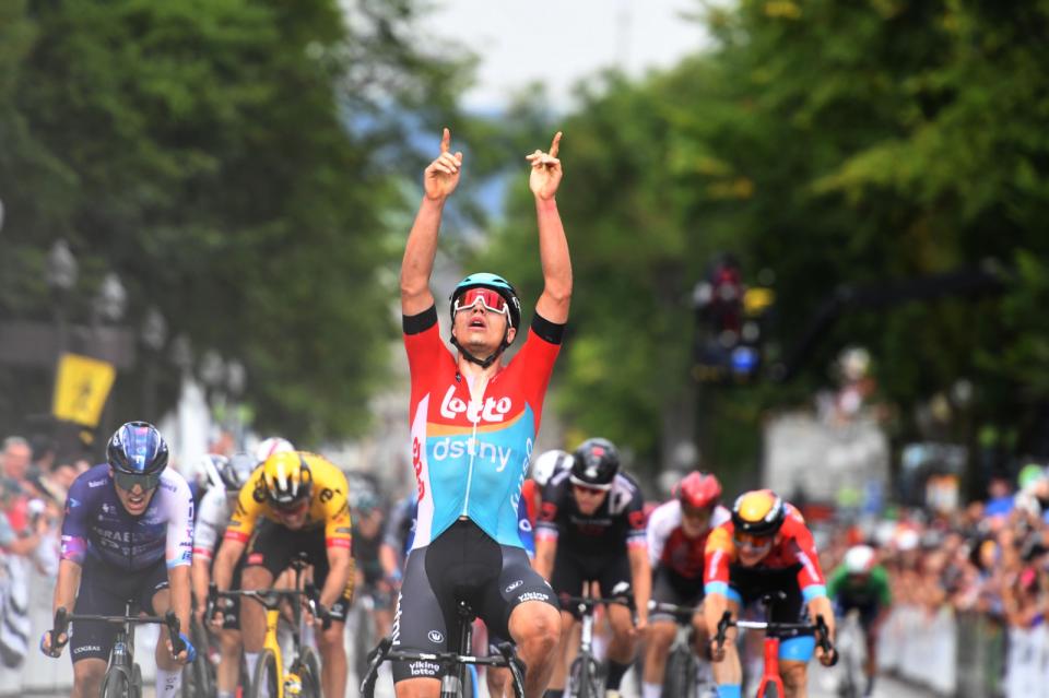Finishphoto of Arnaud De Lie winning Grand Prix Cycliste de Québec .