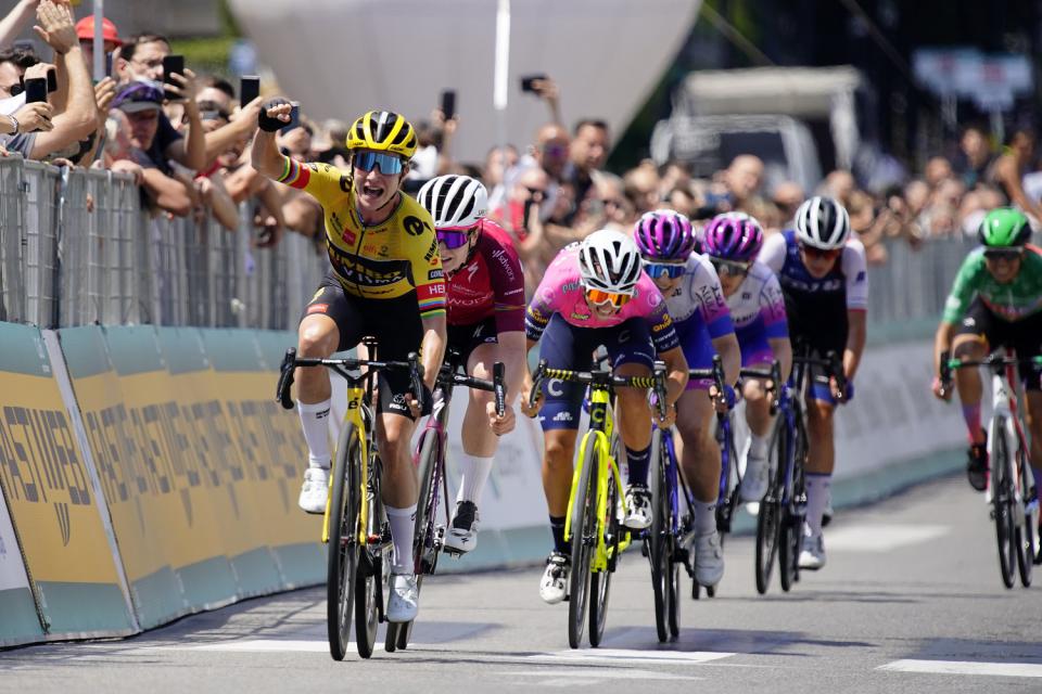 Finishphoto of Marianne Vos winning Giro d'Italia Donne Stage 5.