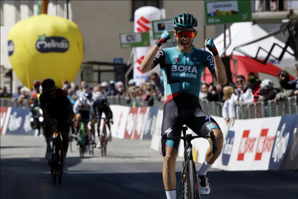 Finishphoto of Lennard Kämna winning Tour of the Alps Stage 3.