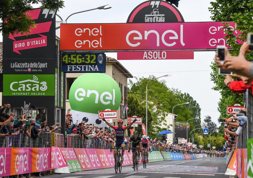 Finishphoto of Diego Ulissi winning Giro d'Italia Stage 11.