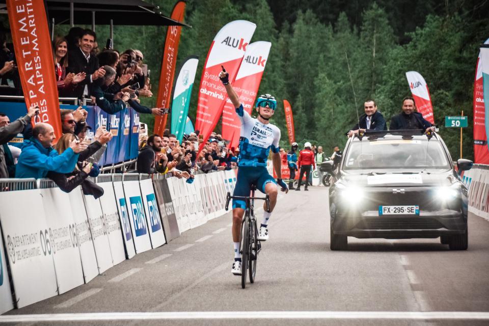 Finishphoto of Jakob Fuglsang winning Mercan'Tour Classic Alpes-Maritimes .