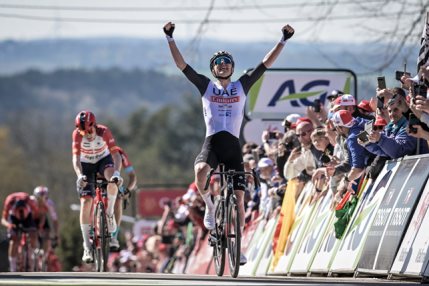 Finishphoto of Tadej Pogačar winning La Flèche Wallonne .