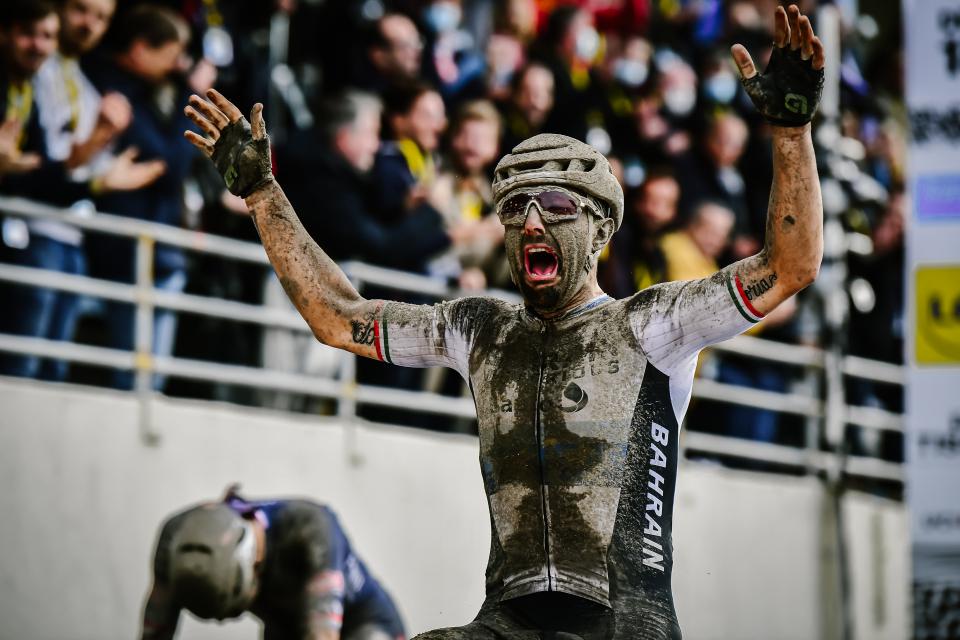 Finishphoto of Sonny Colbrelli winning Paris-Roubaix .