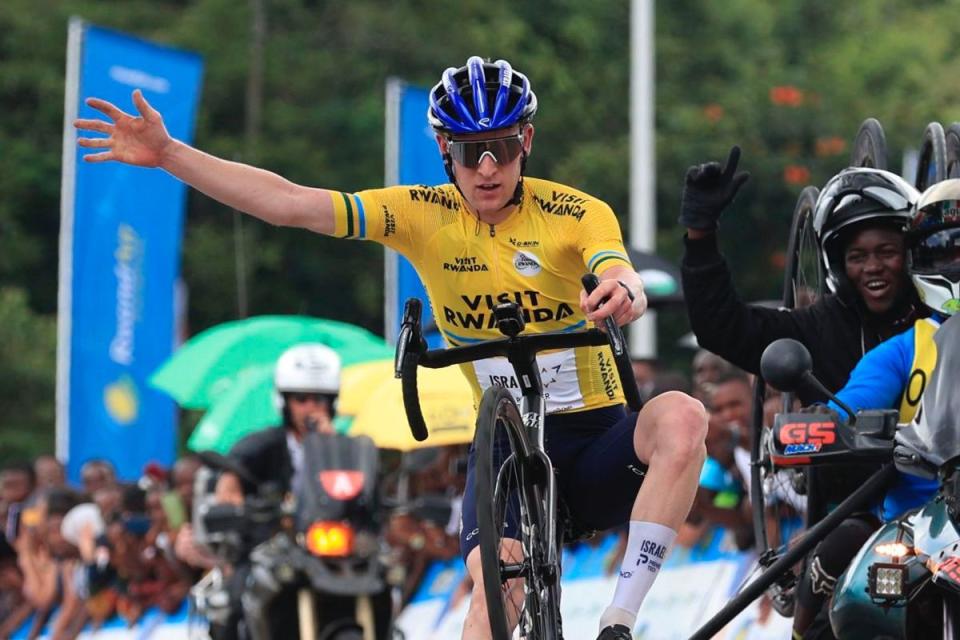Finishphoto of Joseph Blackmore winning Tour du Rwanda Stage 8.