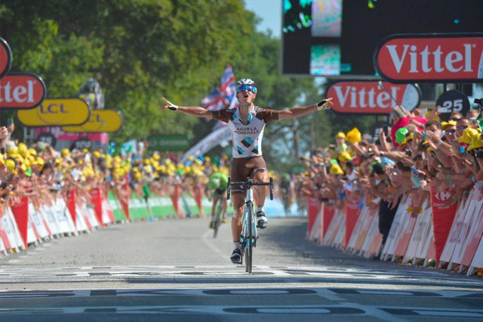 Finishphoto of Alexis Vuillermoz winning Tour de France Stage 8.