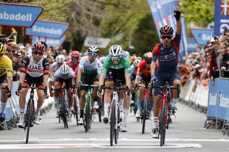 Finishphoto of Daniel Felipe Martínez winning Itzulia Basque Country Stage 4.