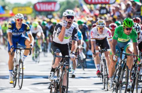 Finishphoto of Mark Cavendish winning Tour de France Stage 14.