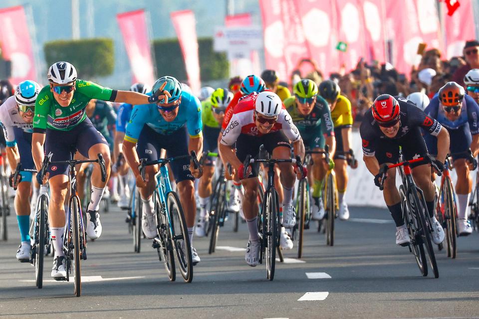 Finishphoto of Tim Merlier winning UAE Tour Stage 6.
