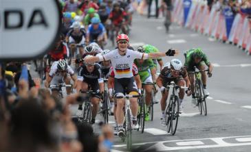 Finishphoto of André Greipel winning Tour de France Stage 6.