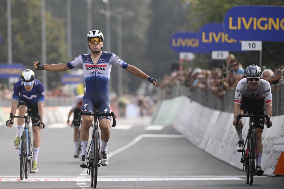 Finishphoto of Andrea Bagioli winning Gran Piemonte .