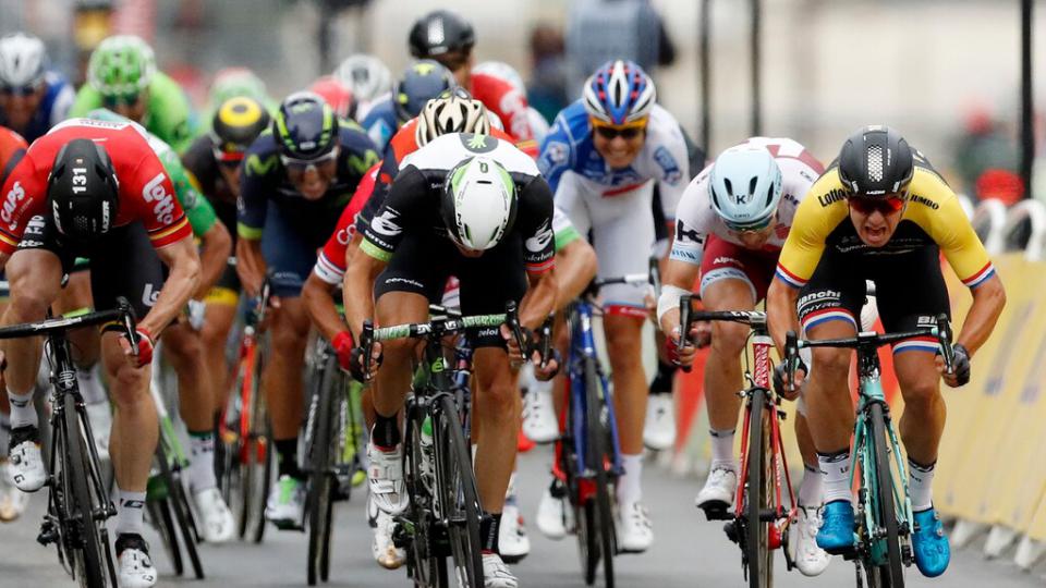 Finishphoto of Dylan Groenewegen winning Tour de France Stage 21.