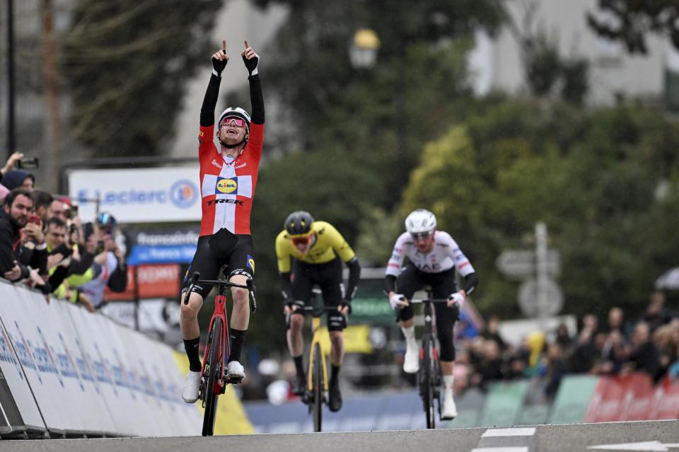 Finishphoto of Mattias Skjelmose winning Paris - Nice Stage 6.