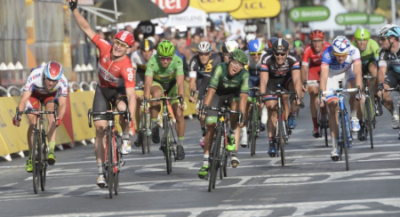 Finishphoto of André Greipel winning Tour de France Stage 21.