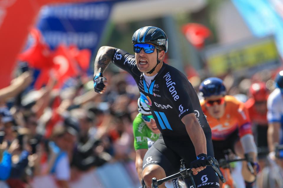 Finishphoto of Sam Welsford winning Presidential Cycling Tour of Türkiye Stage 5.