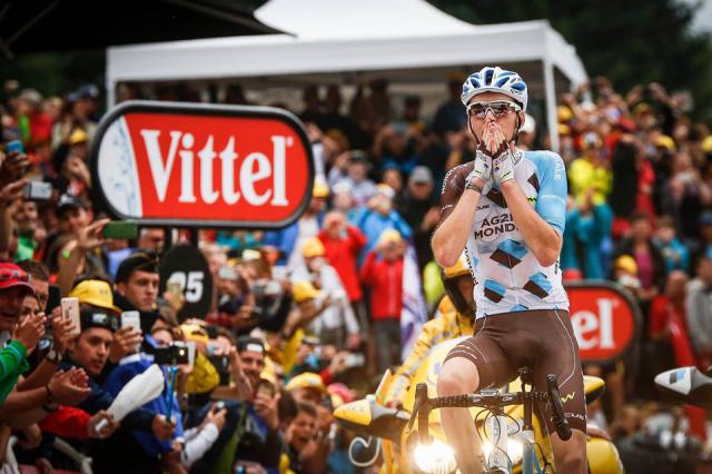 Finishphoto of Romain Bardet winning Tour de France Stage 19.