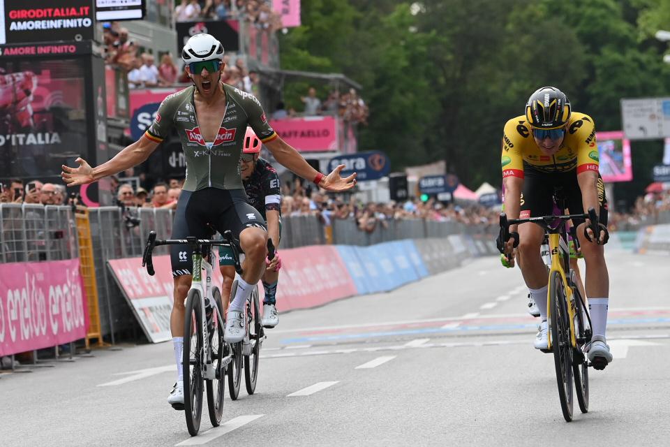 Finishphoto of Dries De Bondt winning Giro d'Italia Stage 18.