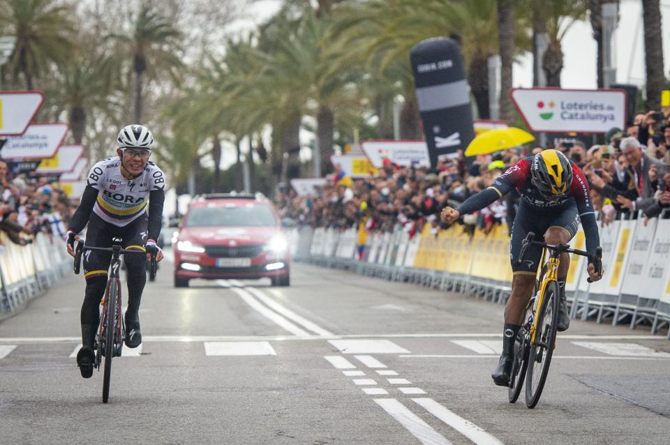 Finishphoto of Richard Carapaz winning Volta Ciclista a Catalunya Stage 6.