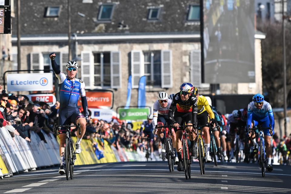 Finishphoto of Fabio Jakobsen winning Paris - Nice Stage 2.