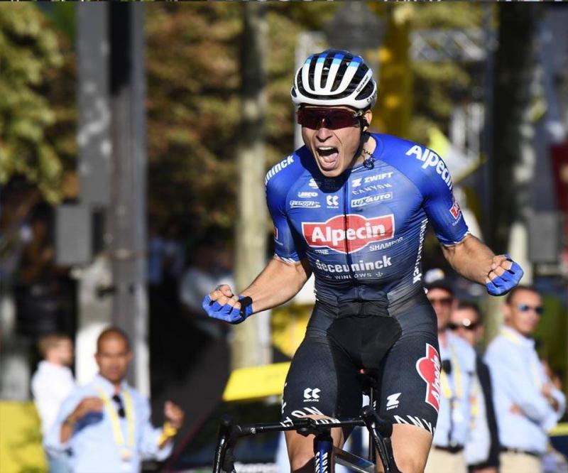 Finishphoto of Jasper Philipsen winning Tour de France Stage 21.
