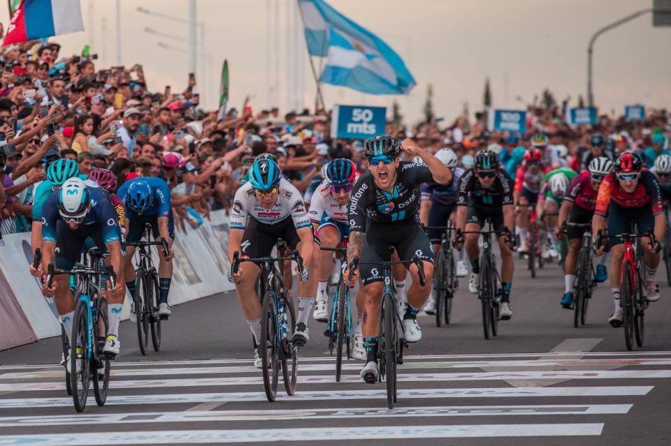 Finishphoto of Sam Welsford winning Vuelta a San Juan Internacional Stage 6.