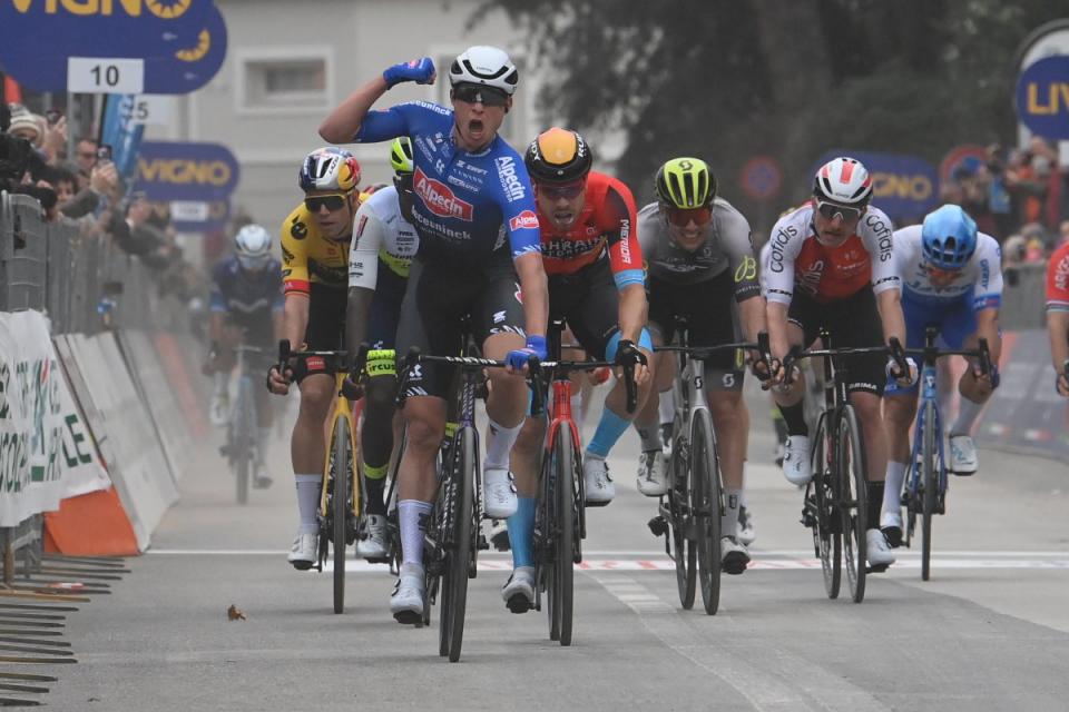 Finishphoto of Jasper Philipsen winning Tirreno-Adriatico Stage 3.