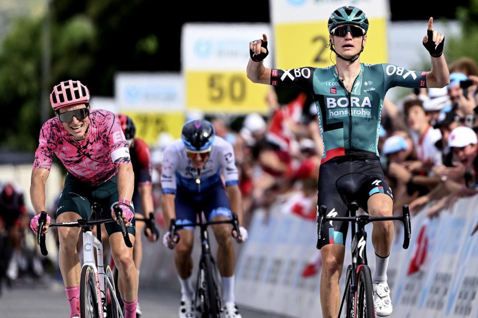 Finishphoto of Aleksandr Vlasov winning Tour de Suisse Stage 5.