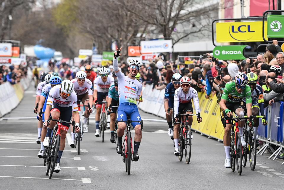 Finishphoto of Mathieu Burgaudeau winning Paris - Nice Stage 6.