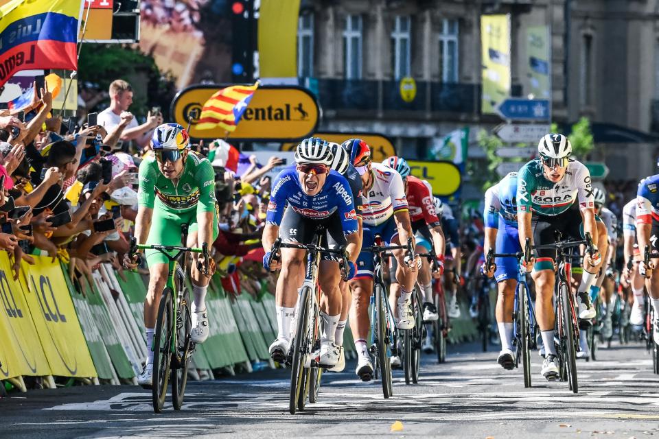 Finishphoto of Jasper Philipsen winning Tour de France Stage 15.