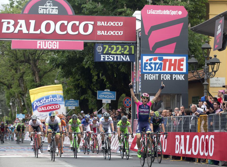 Finishphoto of Diego Ulissi winning Giro d'Italia Stage 7.