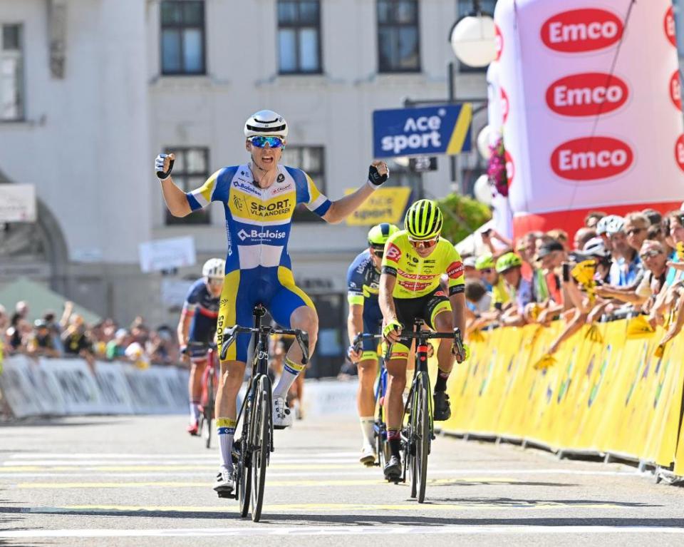 Finishphoto of Rune Herregodts winning Sazka Tour Stage 1.