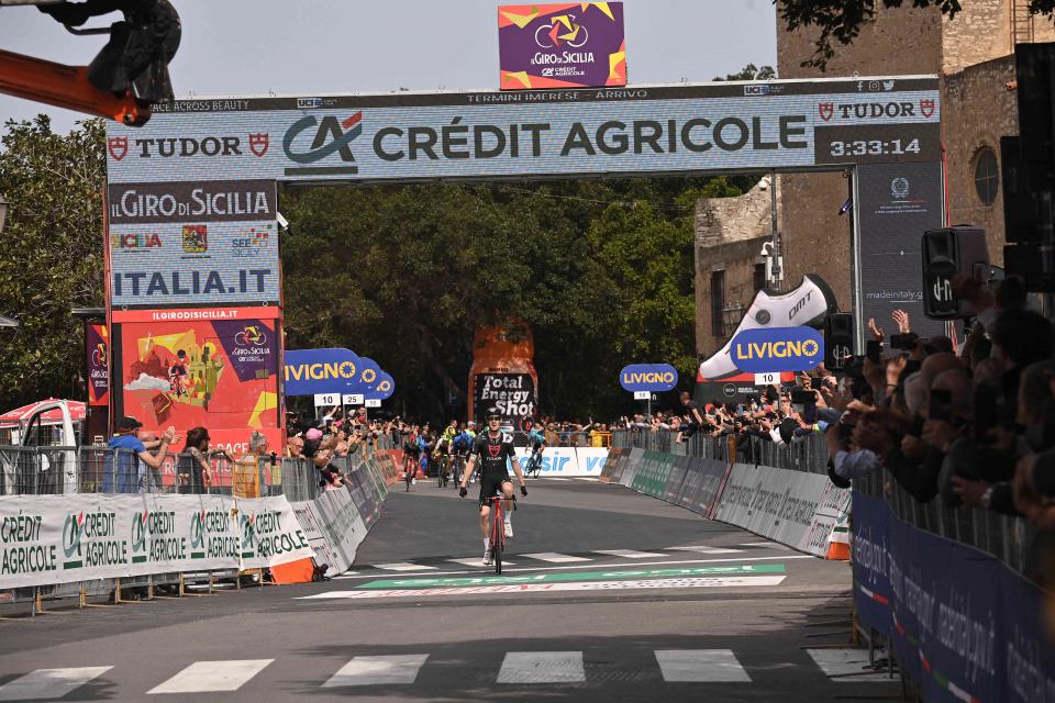Finishphoto of Joel Suter winning Giro di Sicilia Stage 3.