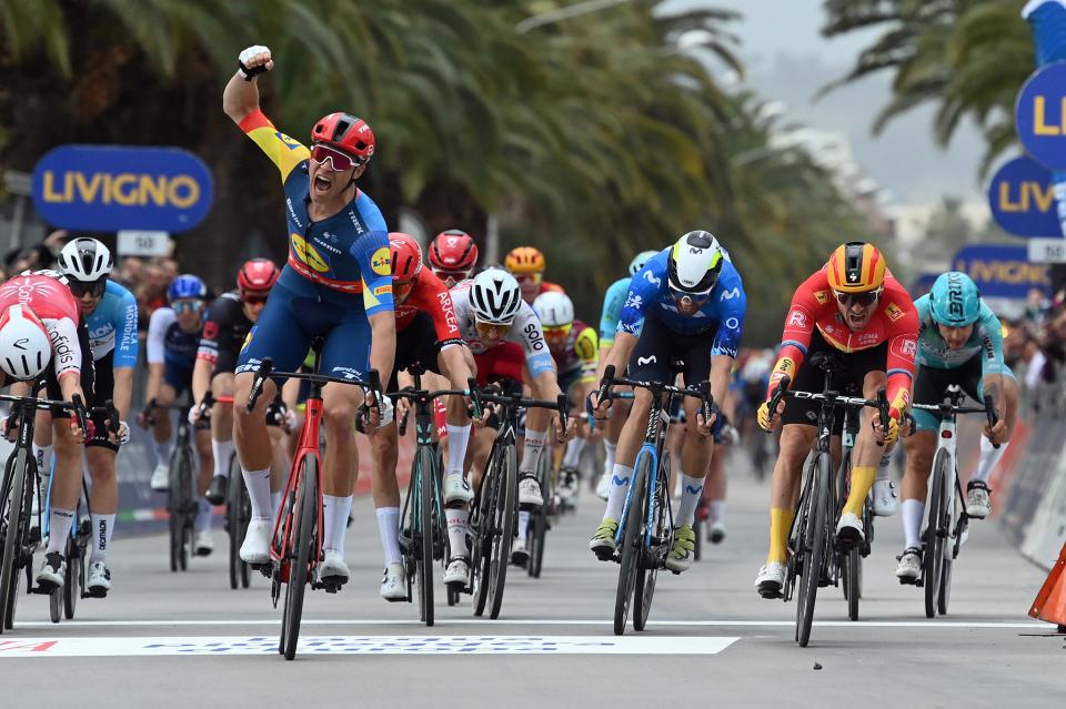 Finishphoto of Jonathan Milan winning Tirreno-Adriatico Stage 7.