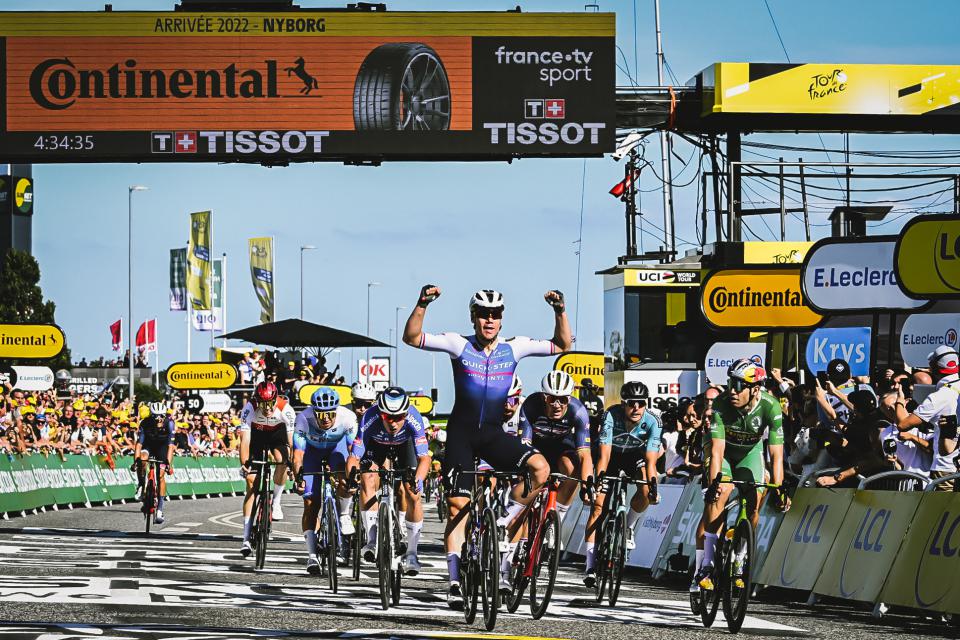 Finishphoto of Fabio Jakobsen winning Tour de France Stage 2.