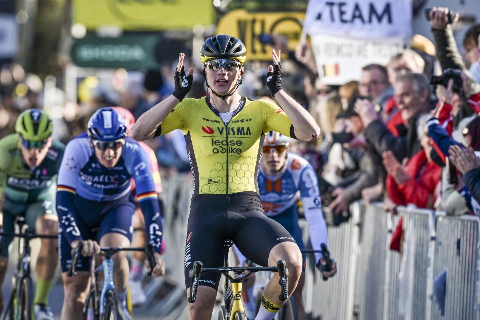 Finishphoto of Olav Kooij winning Paris - Nice Stage 5.