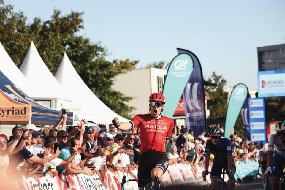Finishphoto of Arnaud Démare winning Tour de Vendée .